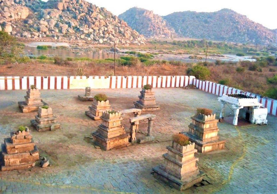 ನವವೃಂದಾವನ ಗಡ್ಡೆ ಪೂಜಾ ವಿವಾದ: ಹೈಕೋರ್ಟ್ ತೀರ್ಪು ಮಂತ್ರಾಲಯ ಮಠದ ಪರ ನವವೃಂದಾವನ ಗಡ್ಡೆ ಪೂಜಾ ವಿವಾದ: ಹೈಕೋರ್ಟ್ ತೀರ್ಪು ಮಂತ್ರಾಲಯ ಮಠದ ಪರ