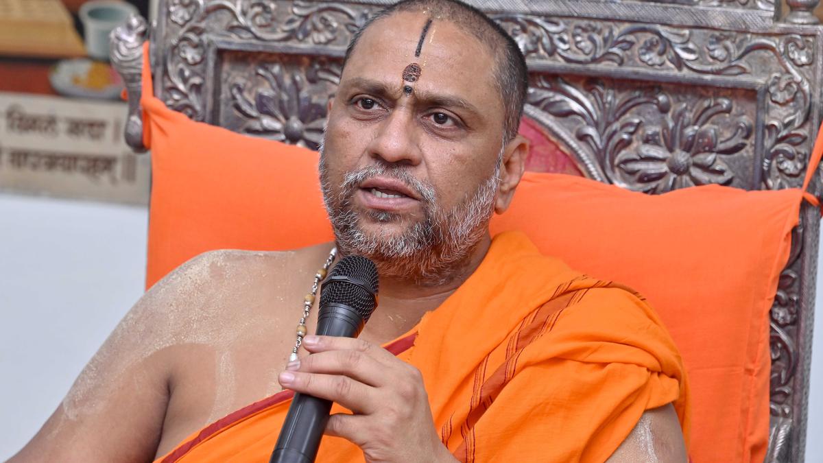 ನವವೃಂದಾವನ ಗಡ್ಡೆ ಪೂಜಾ ವಿವಾದ: ಹೈಕೋರ್ಟ್ ತೀರ್ಪು ಮಂತ್ರಾಲಯ ಮಠದ ಪರ Nava Brindavana Pooja Controversy High Court Verdict In Favor Of Mantralaya Math To Offer Pooja