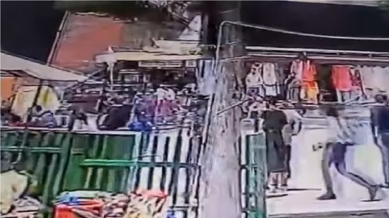 Pahalgam Terror Attack: ಪಹಲ್ಗಾಮ್ ಉಗ್ರ ದಾಳಿಯ ಮತ್ತೊಂದು ವಿಡಿಯೊ ವೈರಲ್ Pahalgam Terror Attack: ಪಹಲ್ಗಾಮ್ ಉಗ್ರ ದಾಳಿಯ ಮತ್ತೊಂದು ವಿಡಿಯೊ ವೈರಲ್
