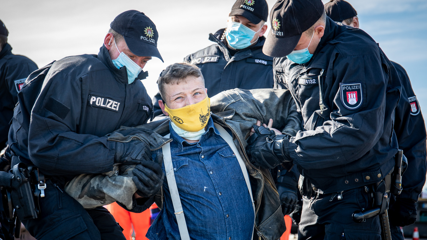Räumung der Köhlbrandbrücke durch Einsatzkräfte der Hamburger Polizei