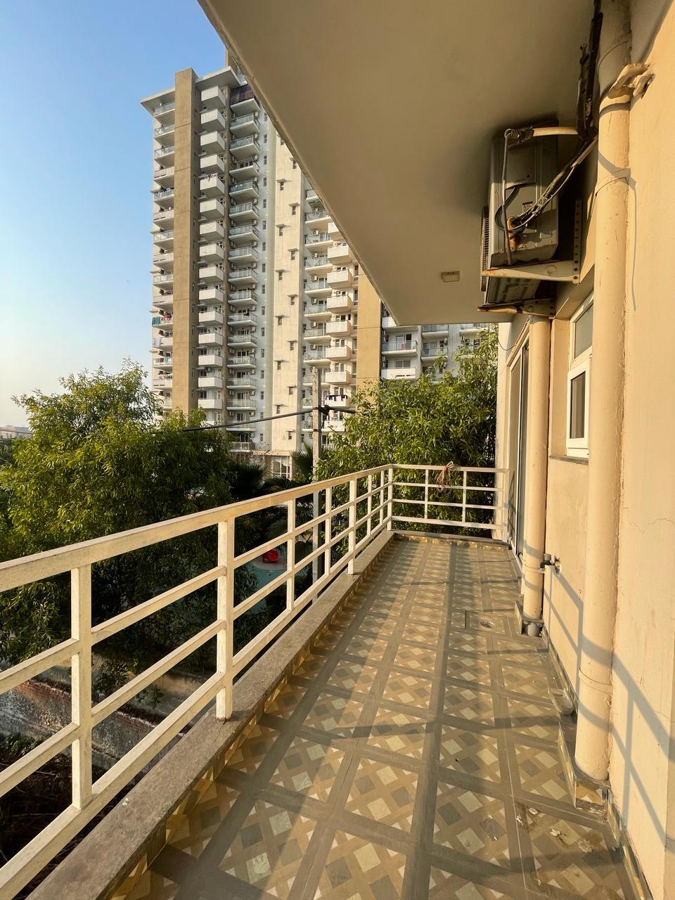 Bptp Amstoria sec 102 rent