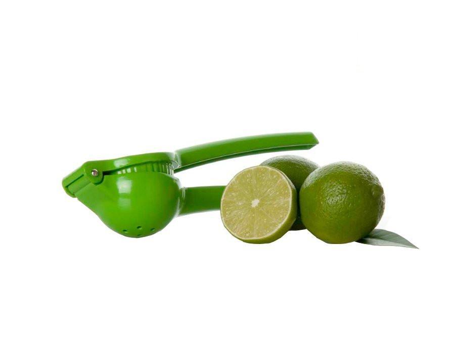 Limettenpresse mit Limetten