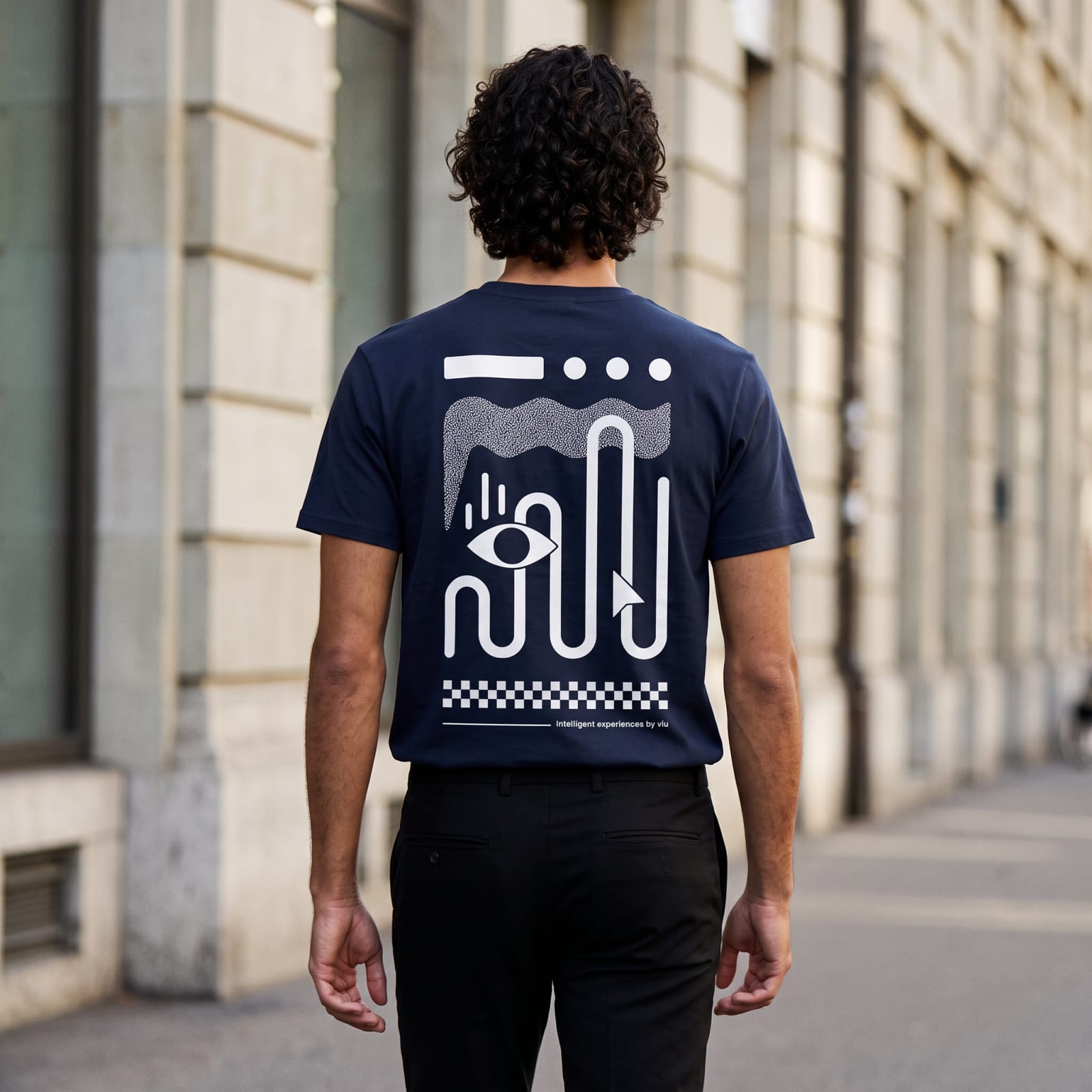 viu T-Shirt Intelligent Experiences – Navy Blau