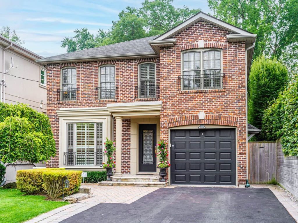 393 Glengrove Avenue