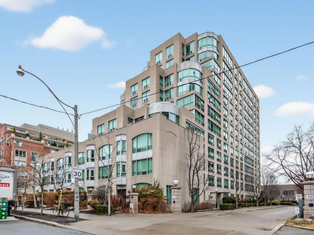 942 Yonge St 224