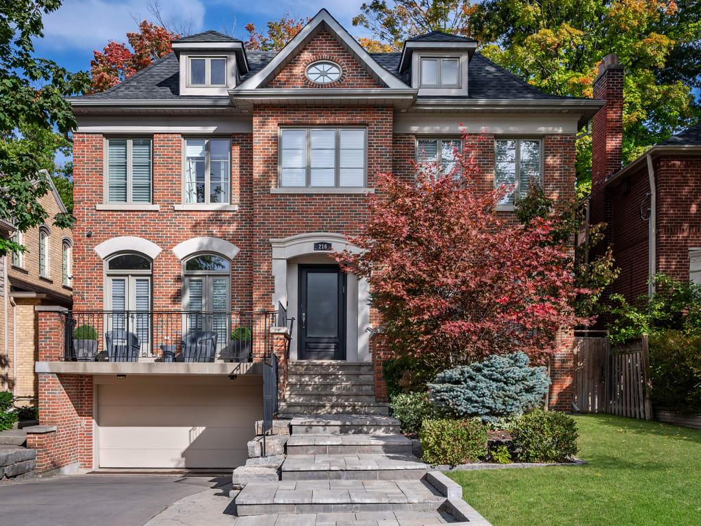 216 Hillhurst Boulevard