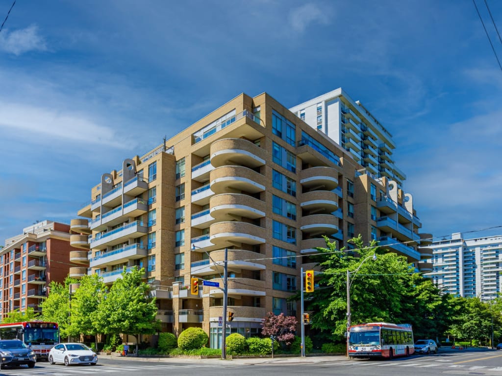 245 Davisville Avenue 716