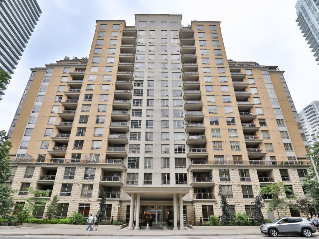 123 Eglinton Avenue East #1404