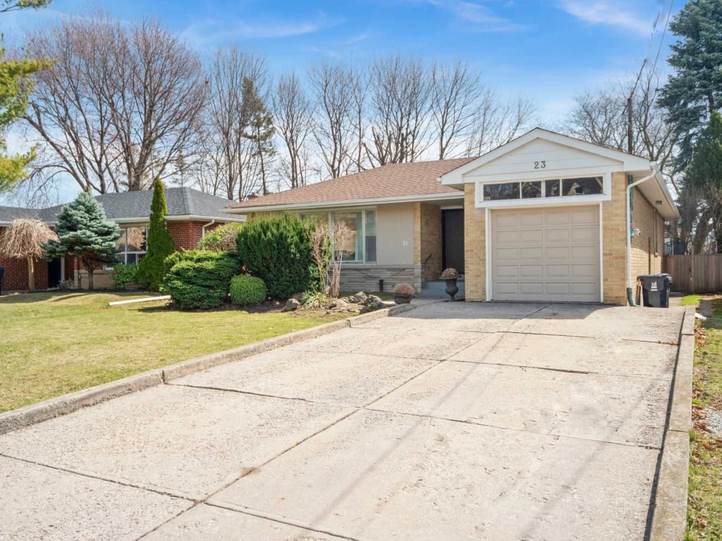 23 Acton Ave