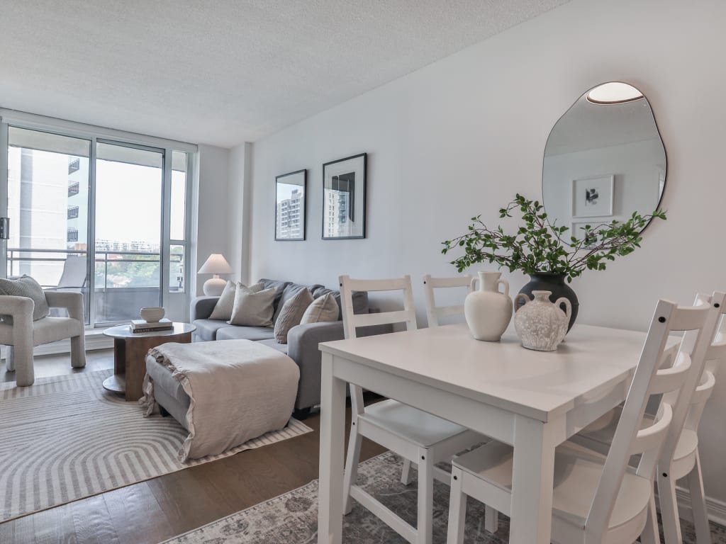 245 Davisville Avenue 716