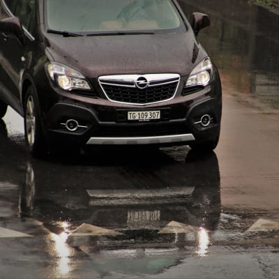 6 consejos para manejar en la lluvia de forma segura