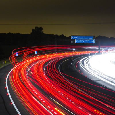  Autos recomendados para manejar en carretera: Seguridad y rendimiento