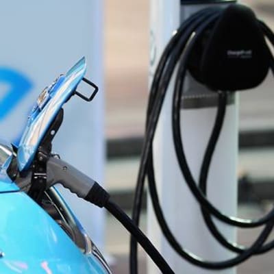 ¿Híbrido o Eléctrico? Descifra cuál es el auto ideal para ti