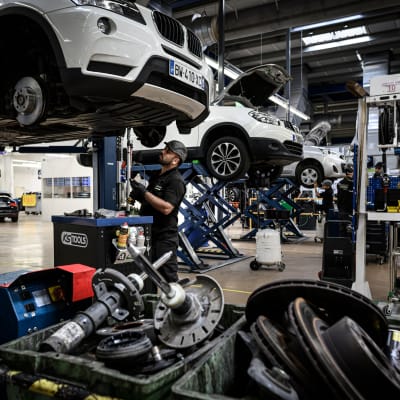 ¿Cansado de esperar días en el taller por tu auto? ¡Aquí te contamos cuánto tiempo es normal y qué opciones tienes!