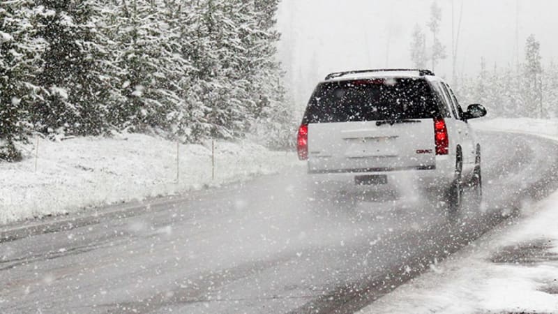 Consejos esenciales para conducir seguro en nieve y hielo