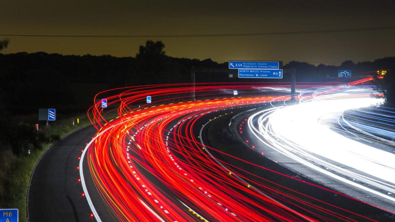  Autos recomendados para manejar en carretera: Seguridad y rendimiento