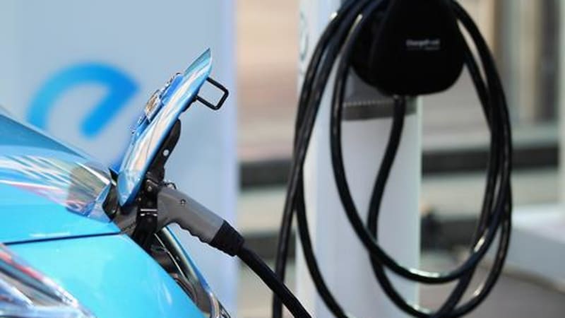 ¿Híbrido o Eléctrico? Descifra cuál es el auto ideal para ti