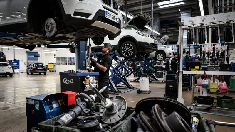 ¿Cansado de esperar días en el taller por tu auto? ¡Aquí te contamos cuánto tiempo es normal y qué opciones tienes!
