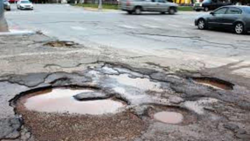  ¡Chile bajo agua! Hoyos en las calles: consejos para protegerte y la importancia del seguro de auto
