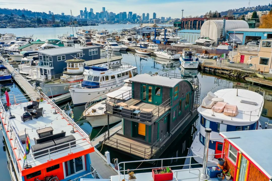 Property Watch A Curvy Little Lake Union Houseboat Seattle Met