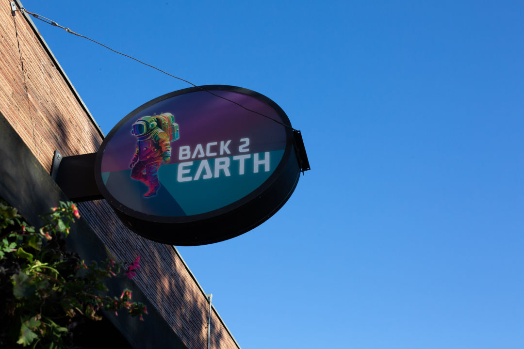 back-2-earth-lgbtq-bar-nightlife_wt4beb Portland's Best LGBTQ+ Bars, Clubs, and Parties