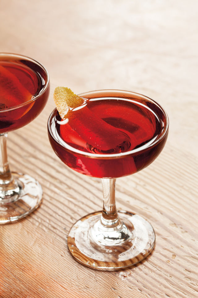 0113 barrel aged negroni cocktail l3sqfj