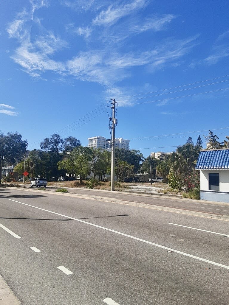 empty lot on Fruitville Road in downtown Sarasota