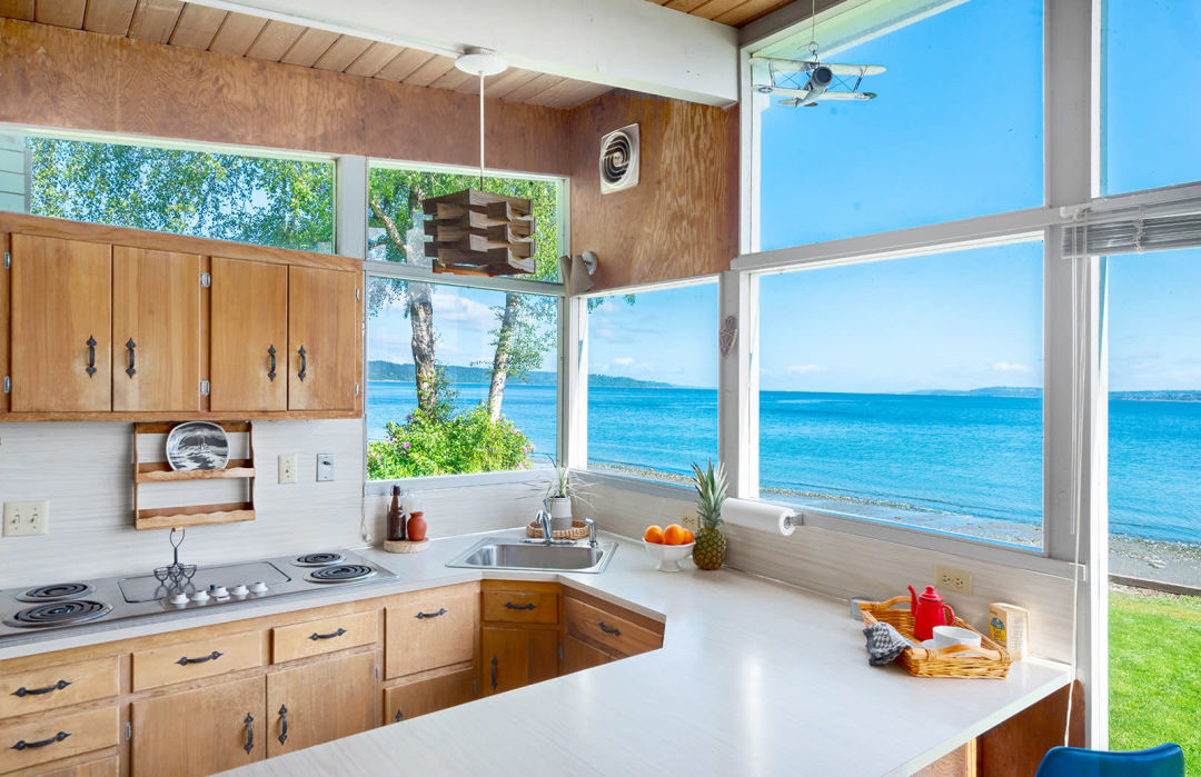 Property Watch: A Tiny Waterfront Cabin with a Bananas View 4 kitchen 4 eekiik