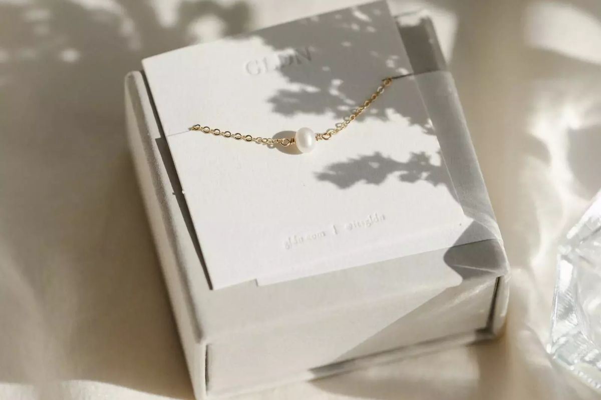 Valentine's Day Gifts Ideas for Her | 2023 - Vimarsana News