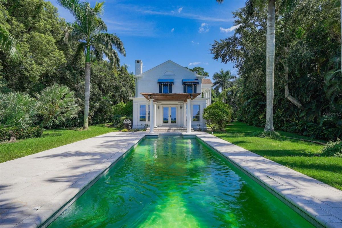 A Sprawling Waterfront Property in Indian Beach Is on the Market for $22 Million - Vimarsana News