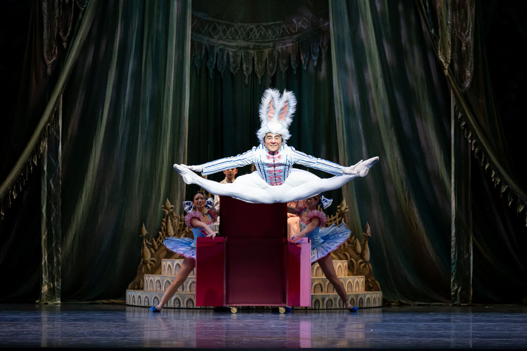 OBT_s_Nicholas_Sakai_with_OBT2_dancers_Photo_by_Jingzi_Zhao_xcqp8n George Balanchine’s Nutcracker, Minus the Racial Stereotypes