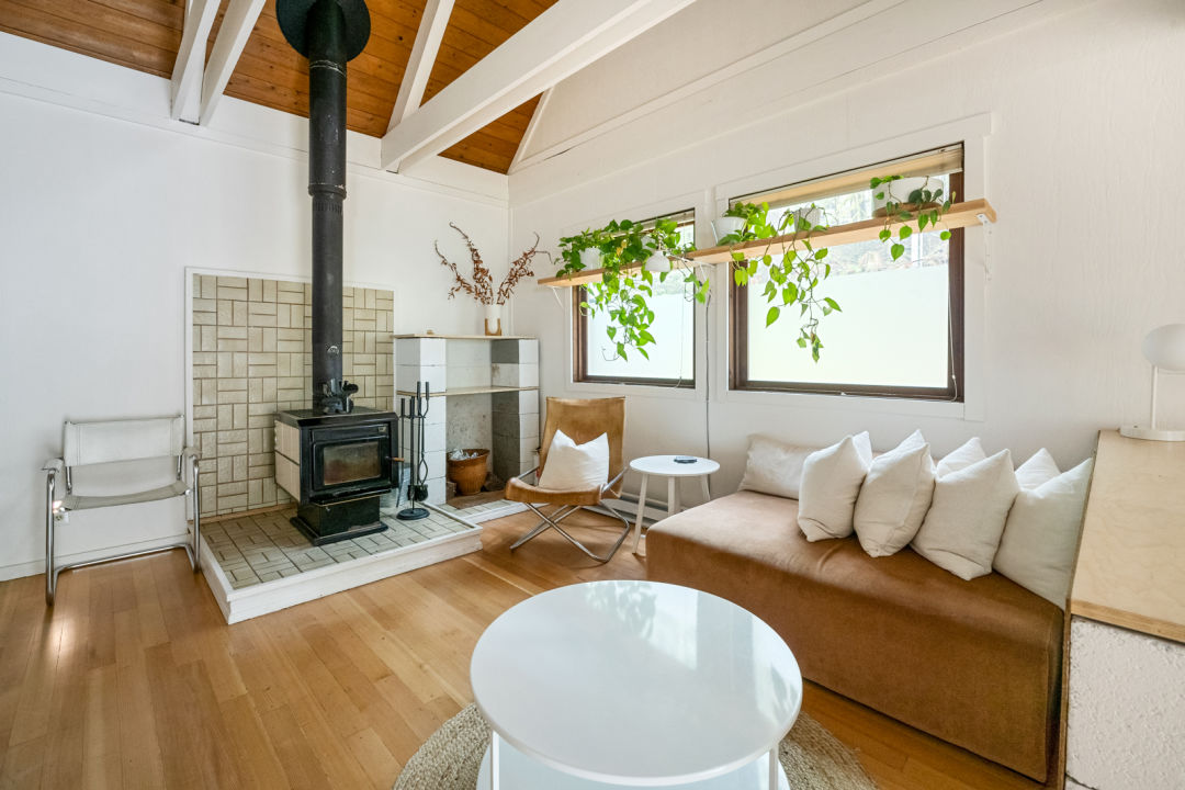 SE-6_copy_nkjhz1 Property Watch: A Boho Cabin with a Yurt, Sauna, and Indoor Hammock