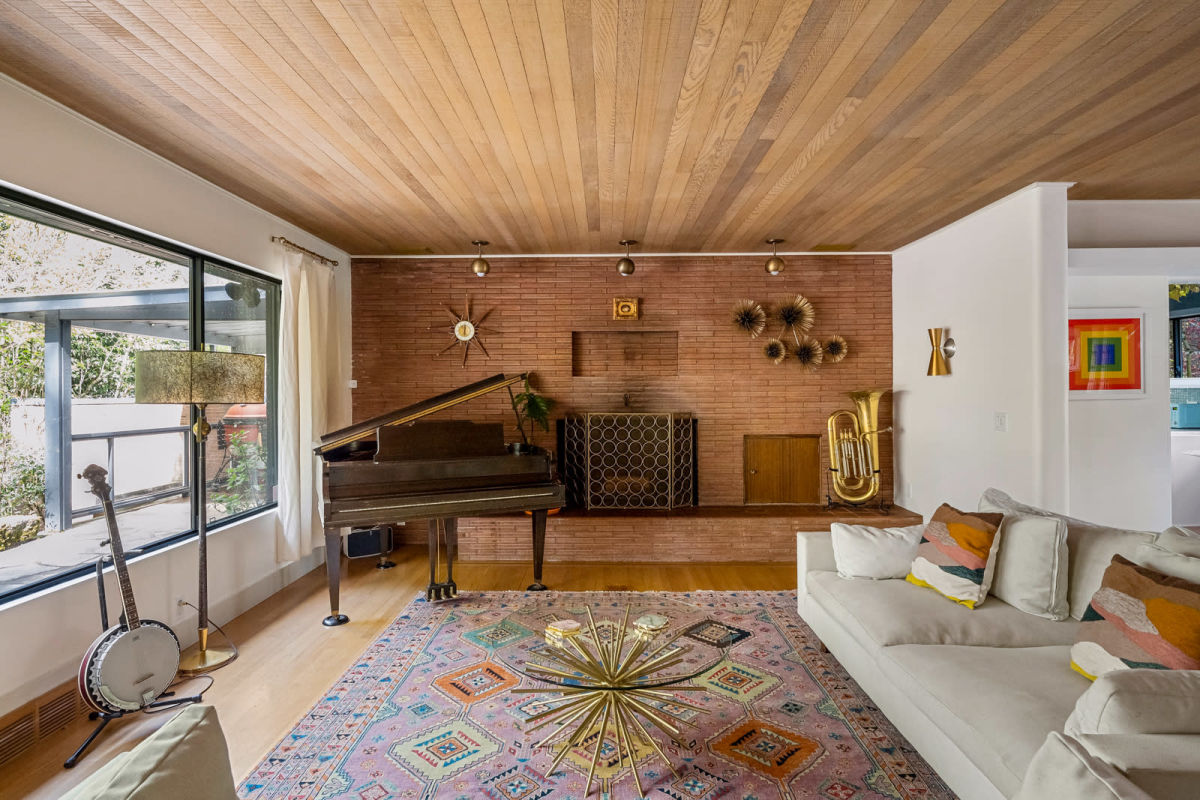 Property Watch: A Midcentury Time Capsule with Modern Design Cred - Vimarsana News