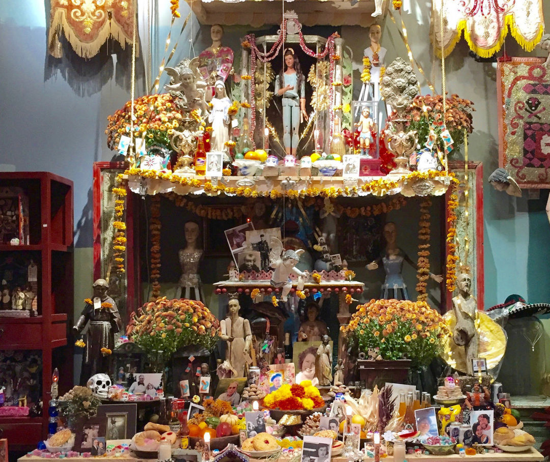 cargo dia los muertos shrine celebrates courtesy