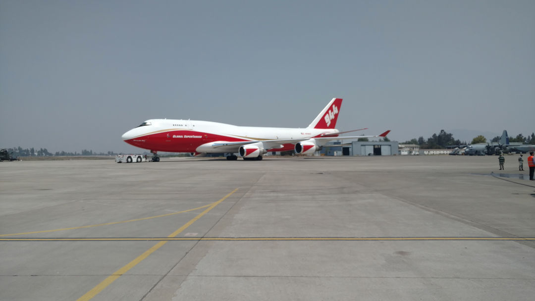 Plane tarmac chile r8jbya