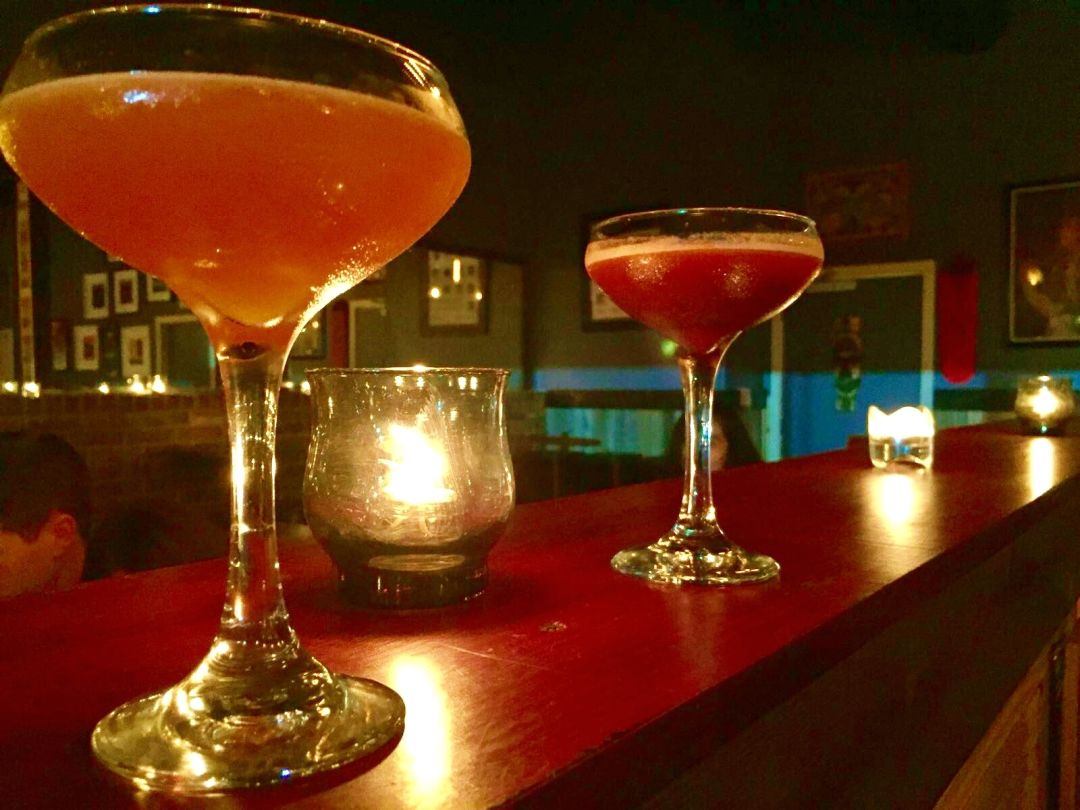 Two up cocktails one arm scissor j5xkd8
