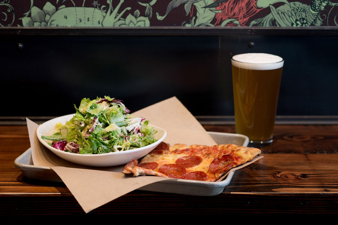 1017 eat and drink crown pizza felnrt