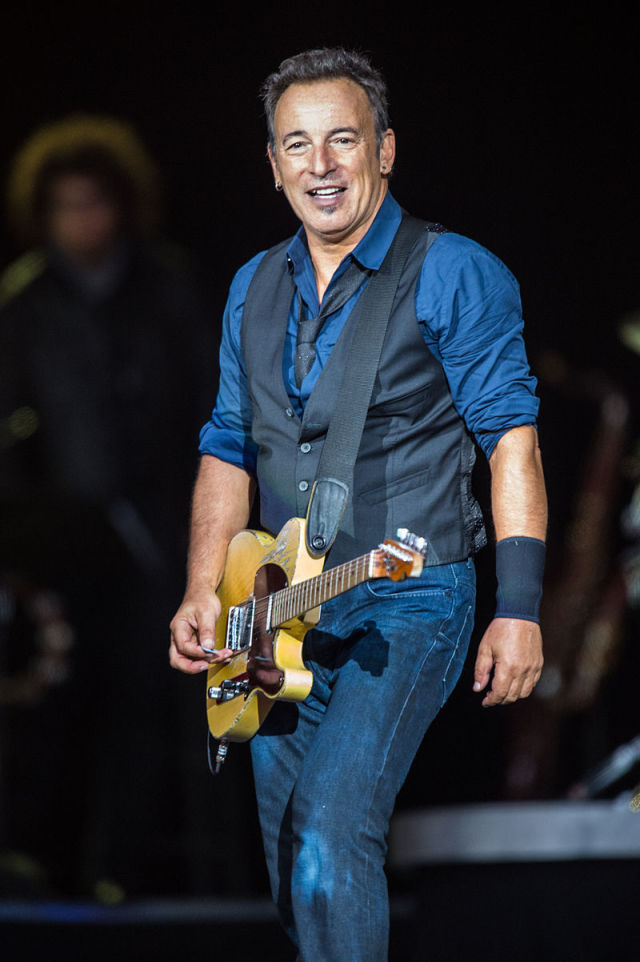 800px bruce springsteen roskilde festival 2012 pzoepg