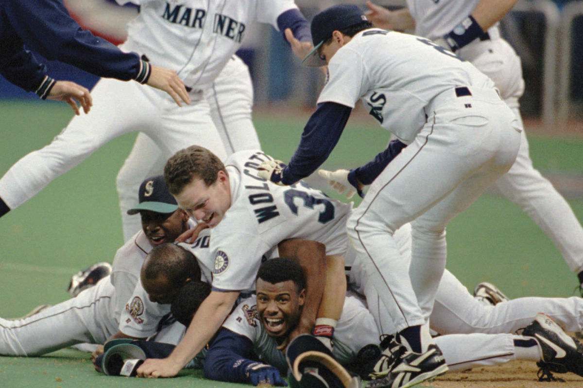 Seattle Mariners on X: Those 1995 Mariners from last season? Well,  they're back as the 2001 Mariners 🤣👏  / X