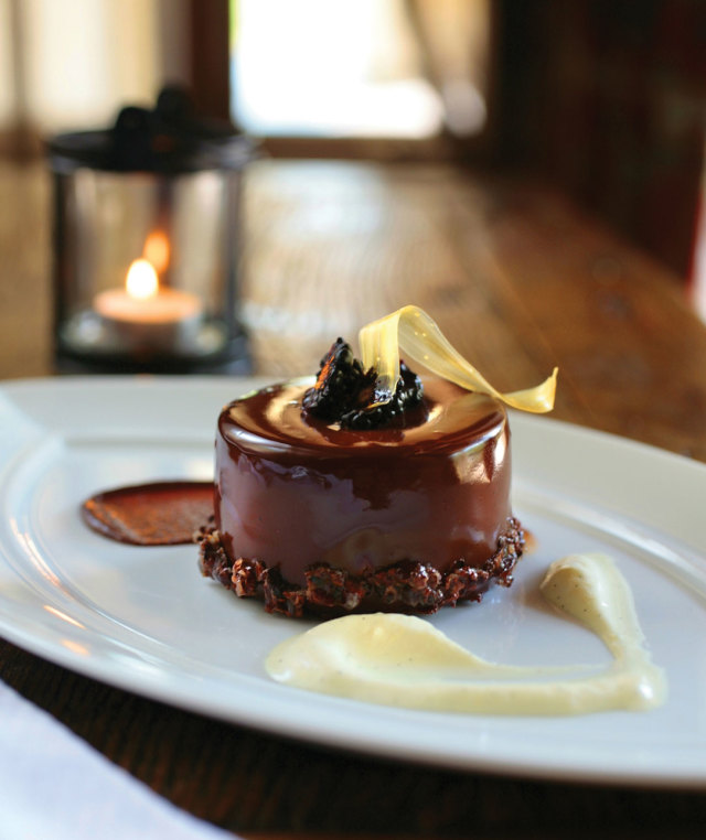 0116 weekendgetaways dos brisas chocolate cake isnket