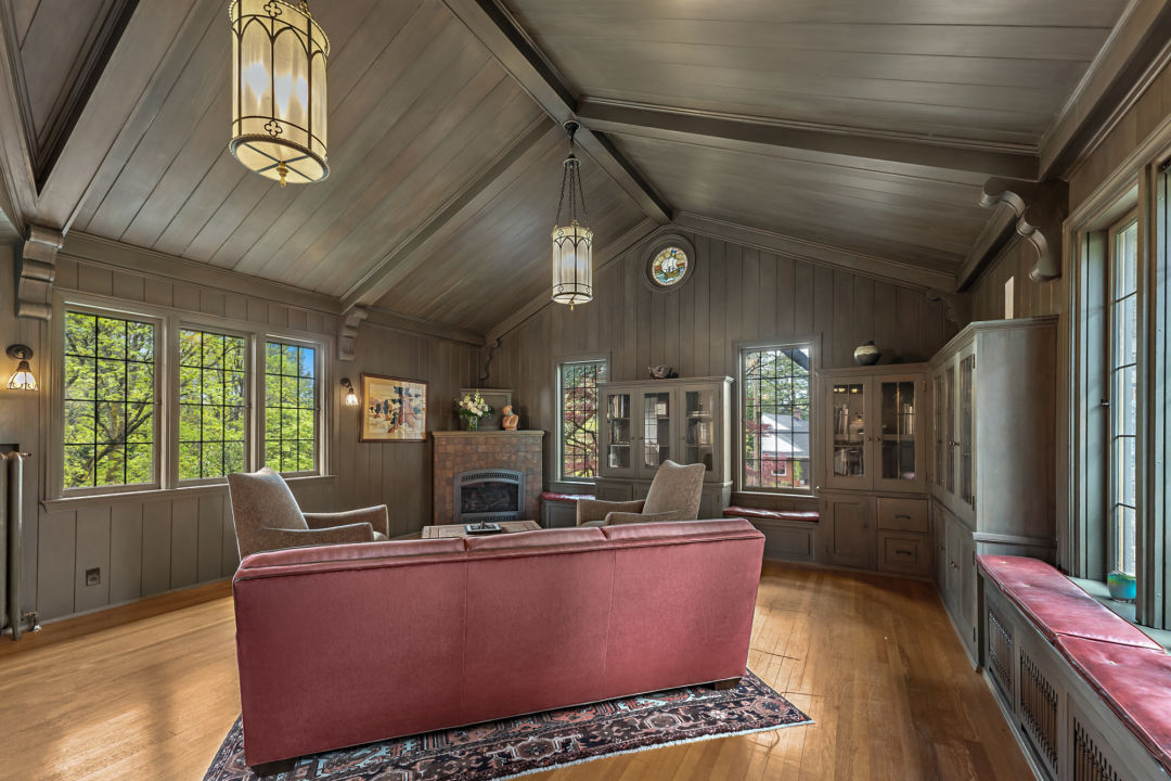 13_Chapel_1_eoqn0q Property Watch: A Jewel of an English Cottage in Eastmoreland