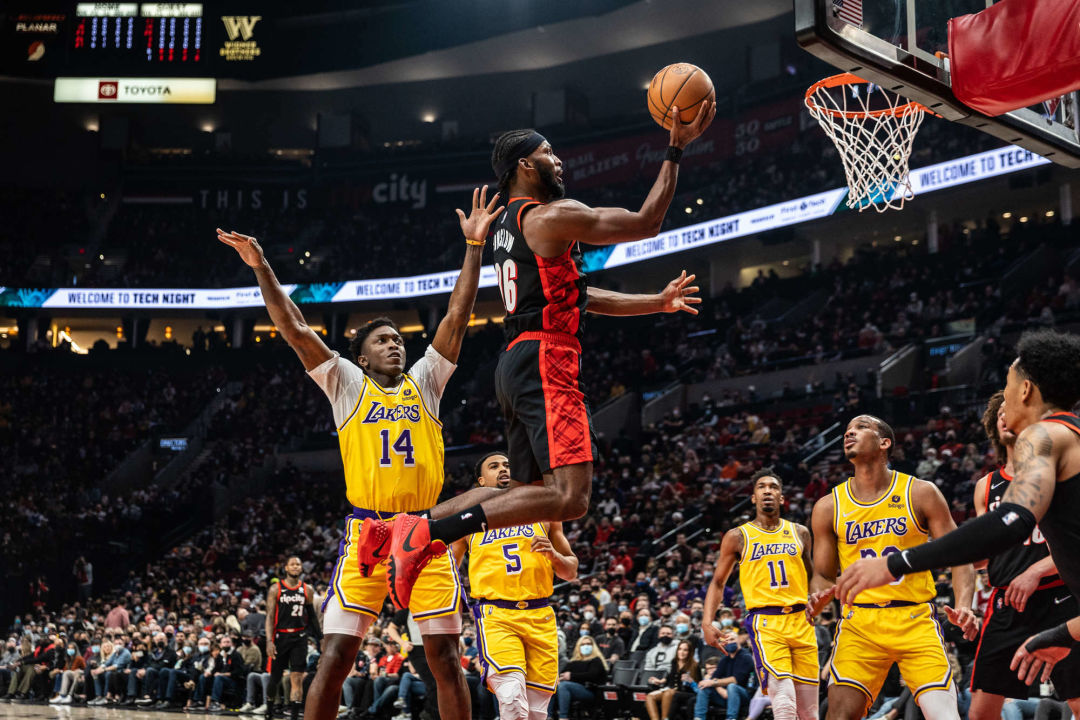 Lakers Fans and Trail Blazers Fans: Not the Same Thing - Blazer's Edge