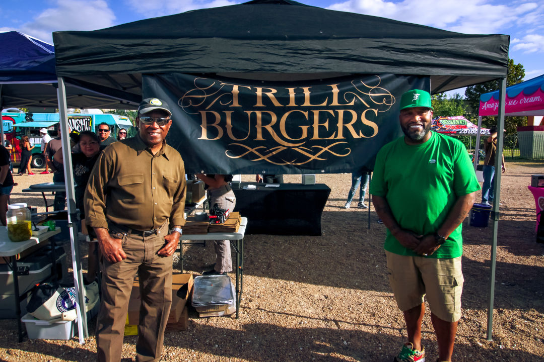 Trill Burgers is rooting for the Astros ⚾️💫 as they take on the