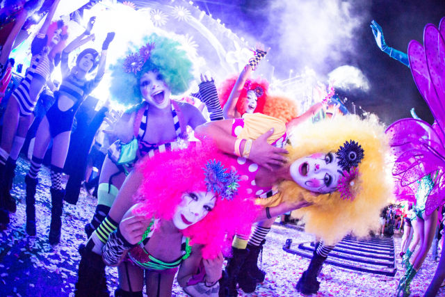 Undertheelectricskyedc2013 still5 gsiboj