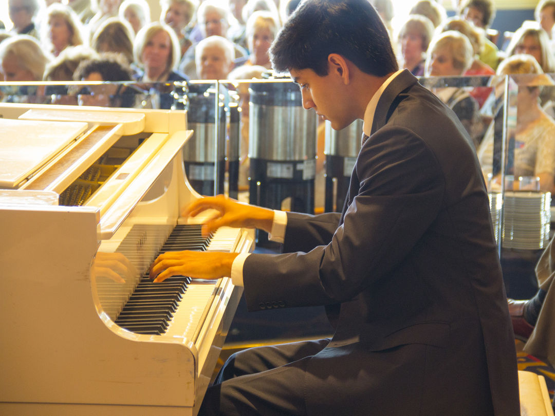 Joshua guaita performing gzkean