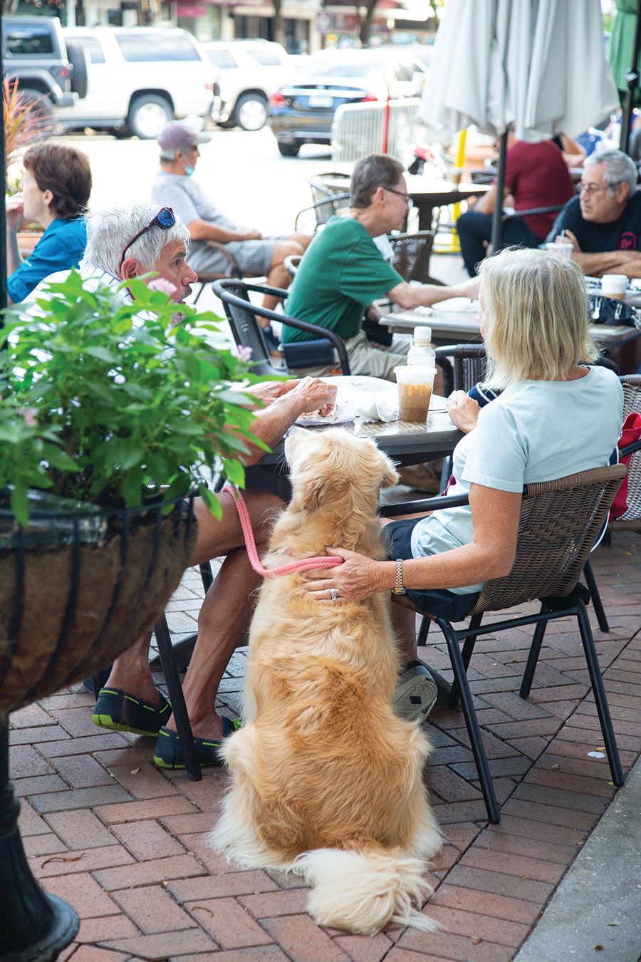 A sidewalk cafe on Main Street