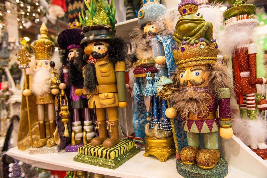 Nutcrackers on display horizontal qegwu1