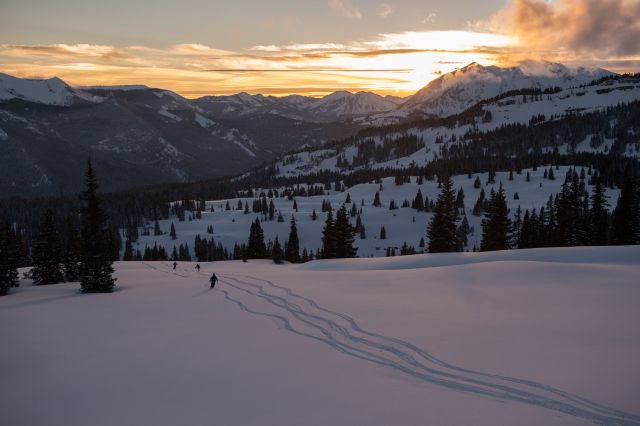 Sunsetcatskiingeleven mhfwxx