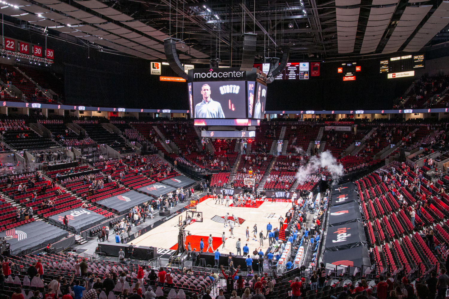 While the Moda Center Welcomes Back Stagehands Remain Benched | Portland Monthly