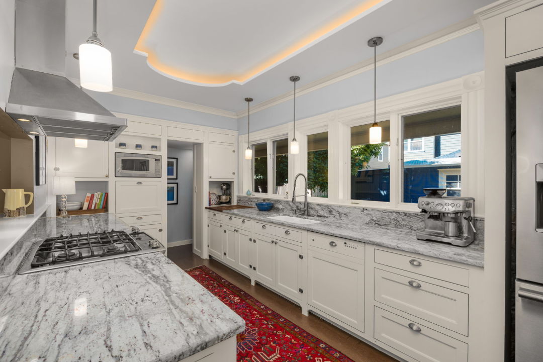 21-web-or-mls-8305-n-willamette-blvd-kitchen_j1ixfh Property Watch: A Stately Historic Home Overlooking the Willamette River